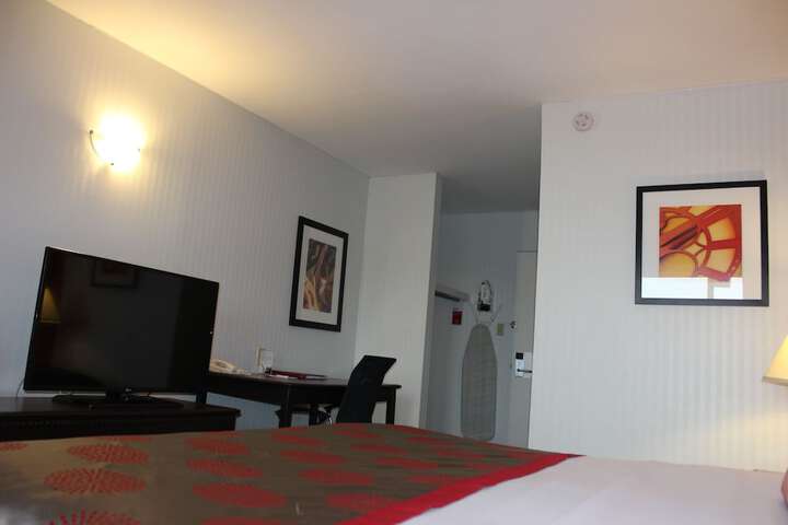 Room 6 of 15