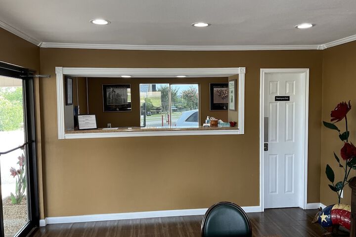 Glen Rose Inn and Suites