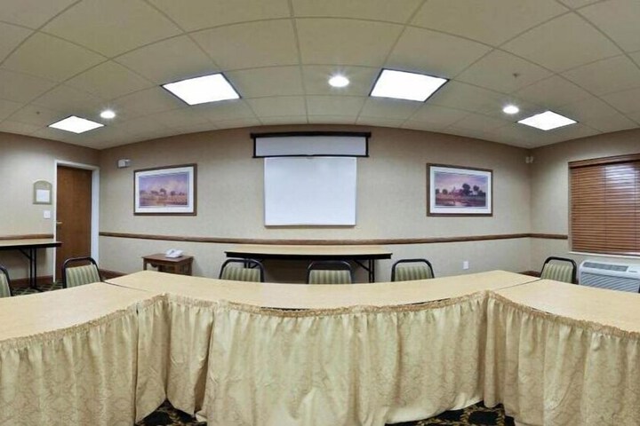 Garner Hotel Brookings by IHG