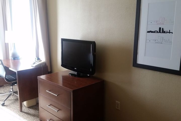 Room 33 of 38