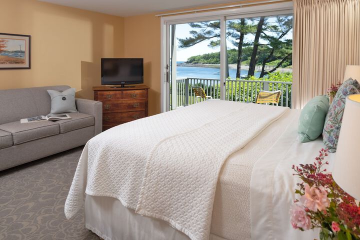 Dockside Guest Quarters & Restaurant