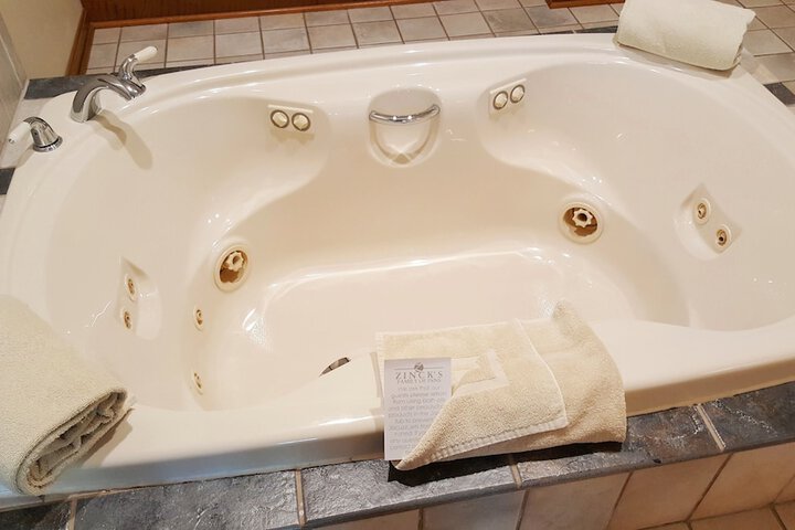 Hot Tub 253 of 258