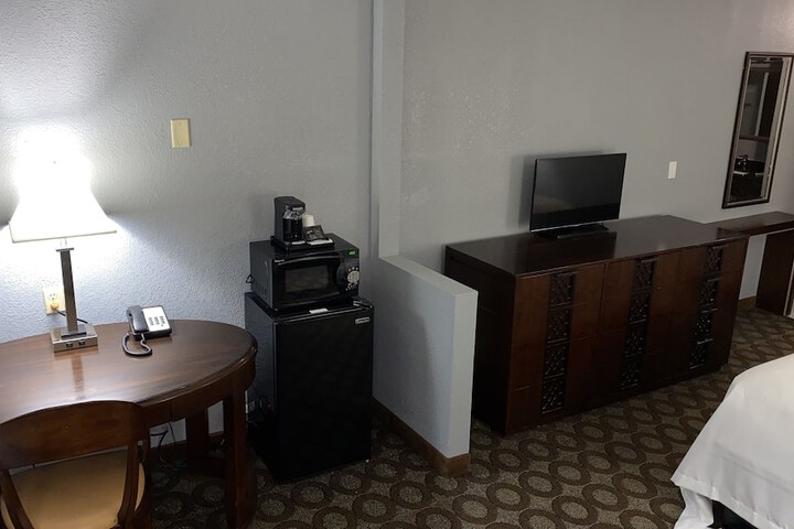 Room 25 of 37