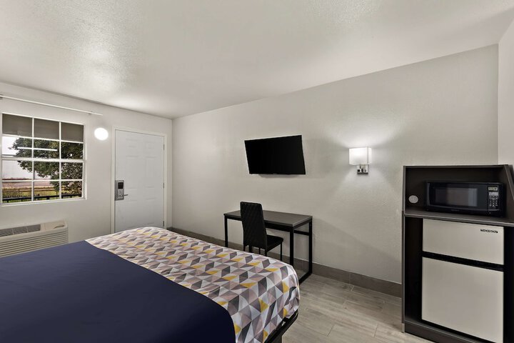 Room 17 of 40
