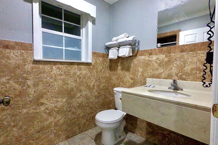 Budget Host Inn