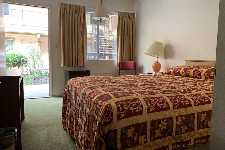 Room 18 of 31