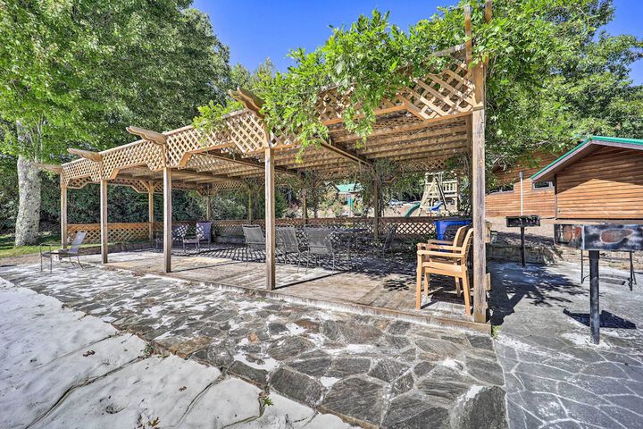 Lake & Pool Access! Outdoorsy Getaway in Newland