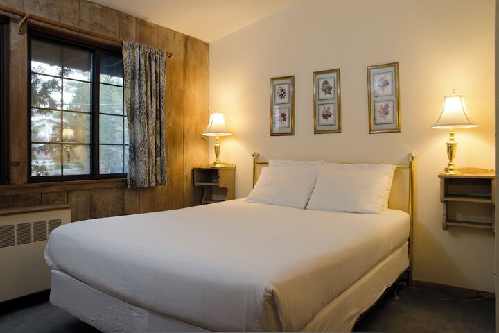 Summit Lodge