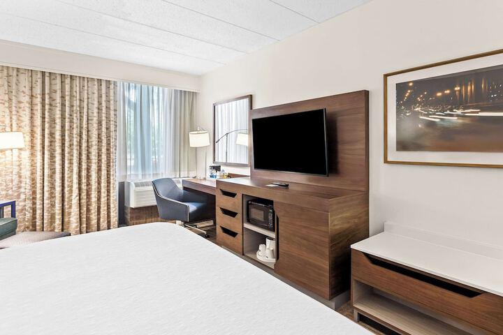 Room 17 of 38