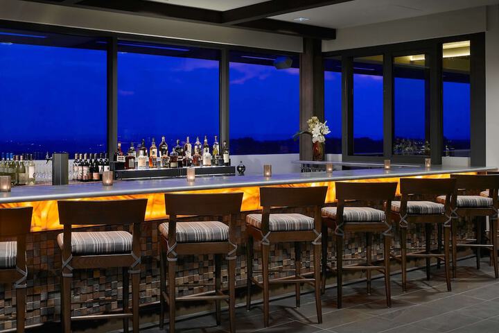 Lounge 72 of 78