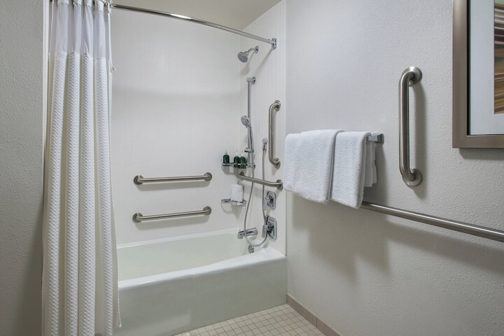 Courtyard by Marriott Lincroft Red Bank
