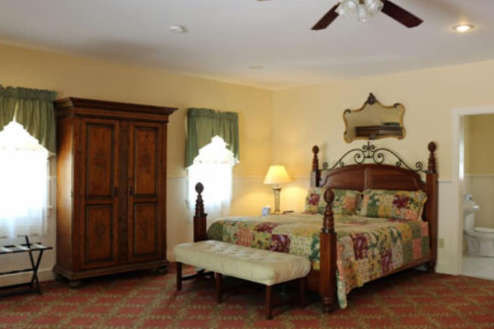 Room 27 of 46