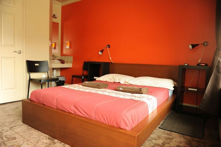 Room 12 of 18