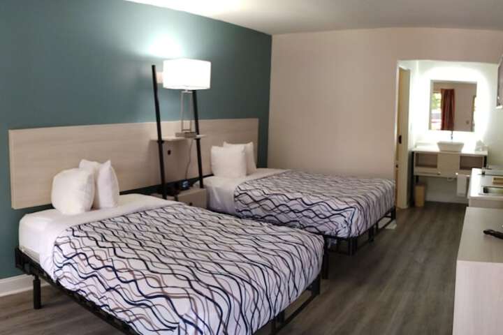 Room 17 of 33
