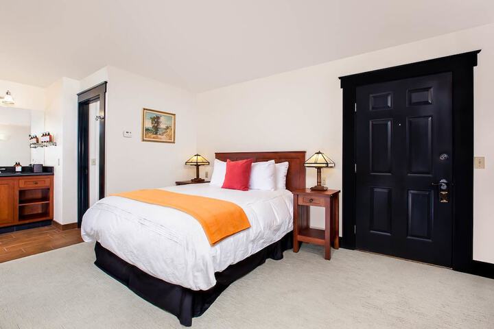 Room 44 of 147