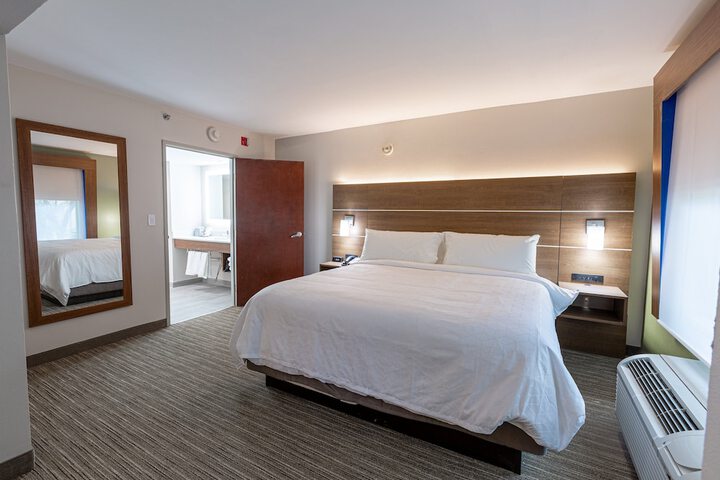 Room 30 of 53