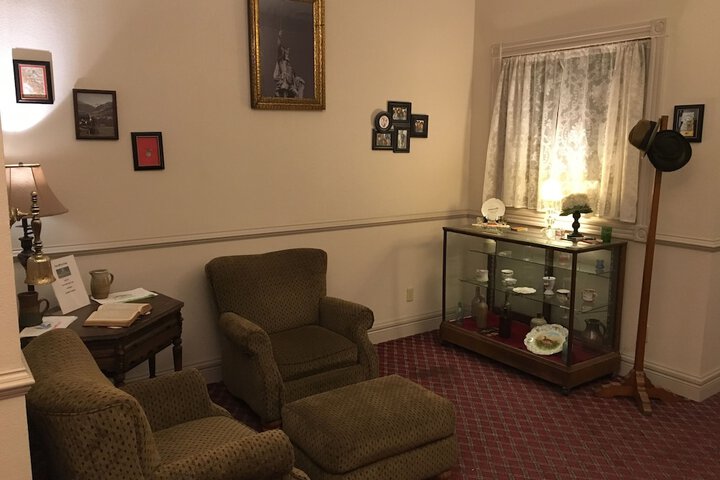 Hermann Crown Suites