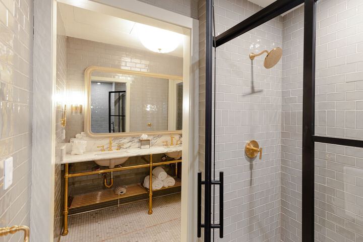 Hotel Cleo Knoxville Downtown, a Tribute Portfolio Hotel
