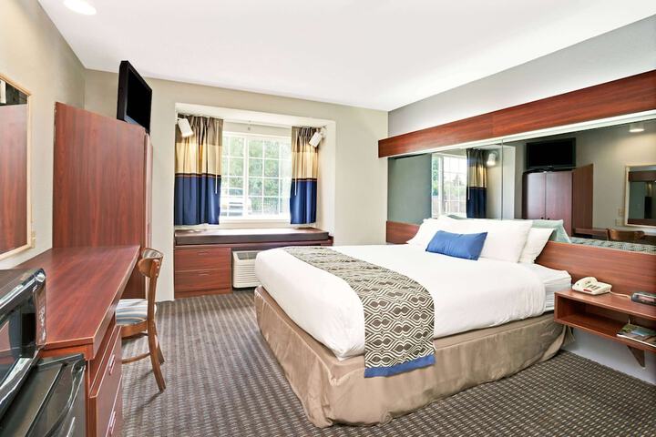 Room 11 of 16