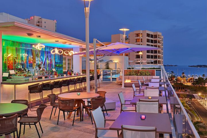 Art Ovation Hotel Autograph Collection