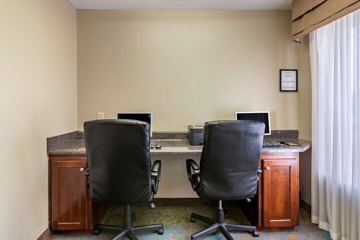 Business Center 29 of 29
