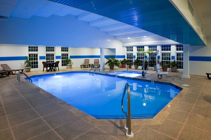 Comfort Suites Chincoteague Island Bayfront Resort