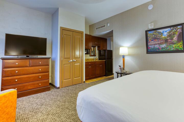 Room 80 of 168