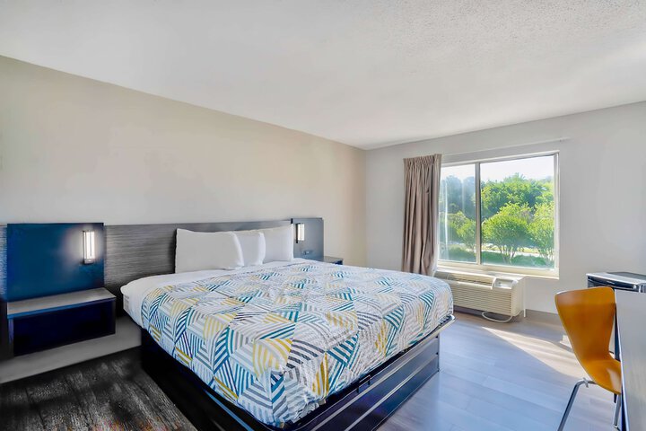 Room 21 of 32