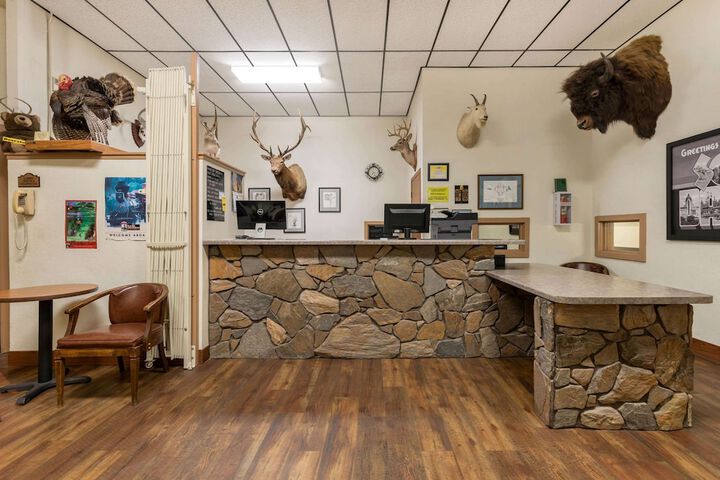 Super 8 by Wyndham Hill City / Mt. Rushmore/ Area