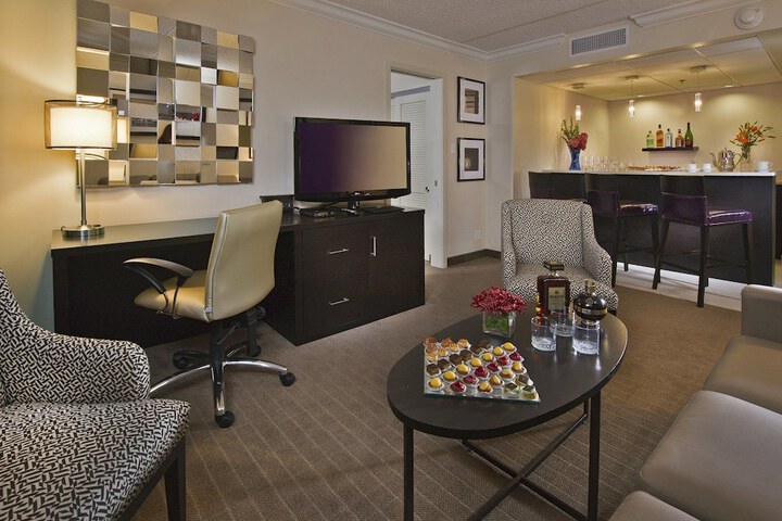 Room 28 of 83