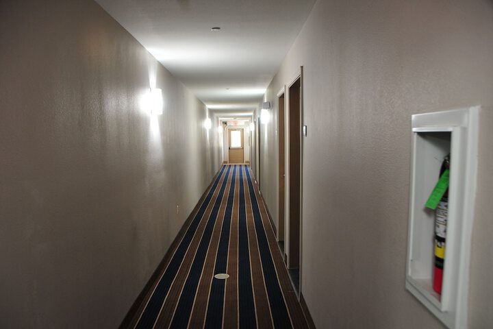 Paradise Inn & Suites