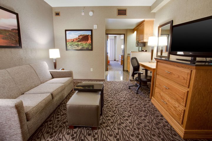 Room 12 of 38