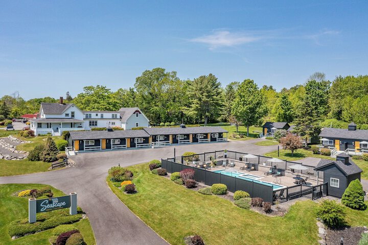 Seascape Motel & Cottages