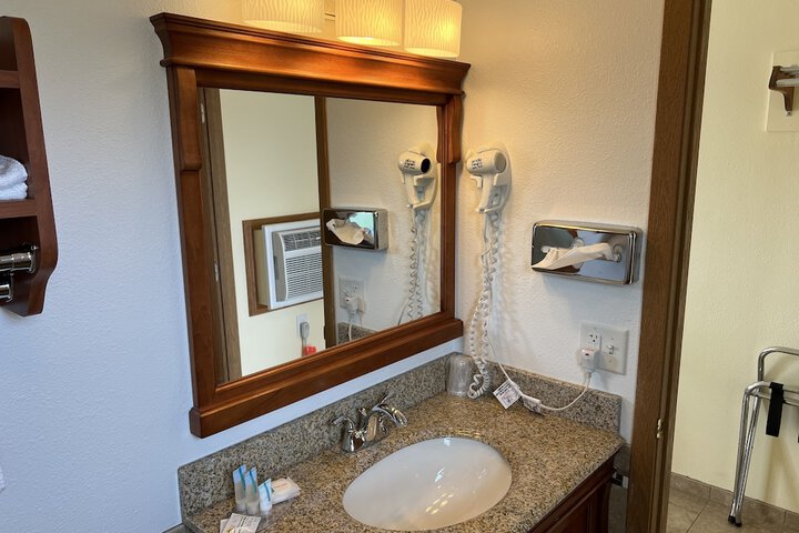 Room 341 of 443