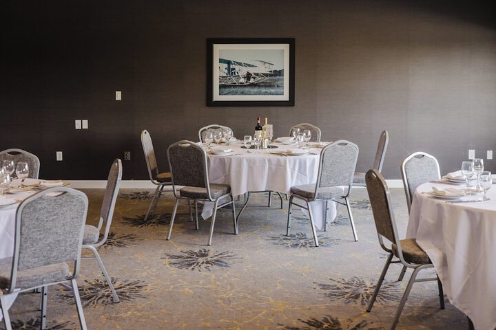 Ballroom/Hall 117 of 122