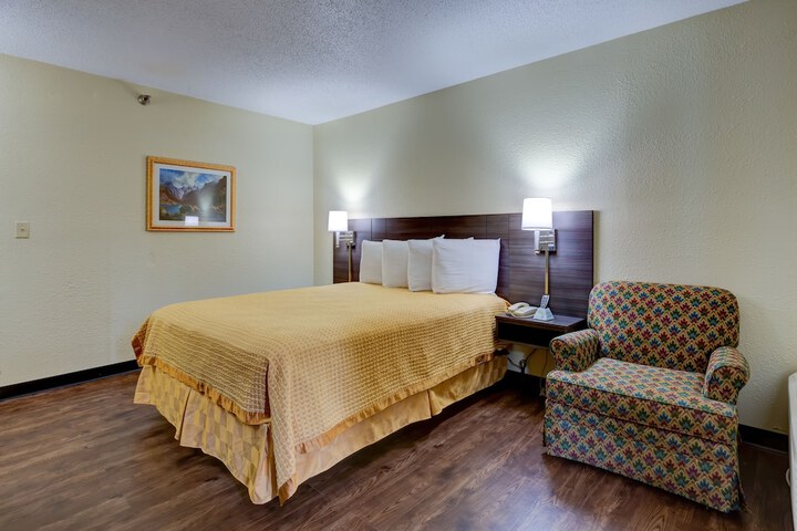 Room 7 of 18