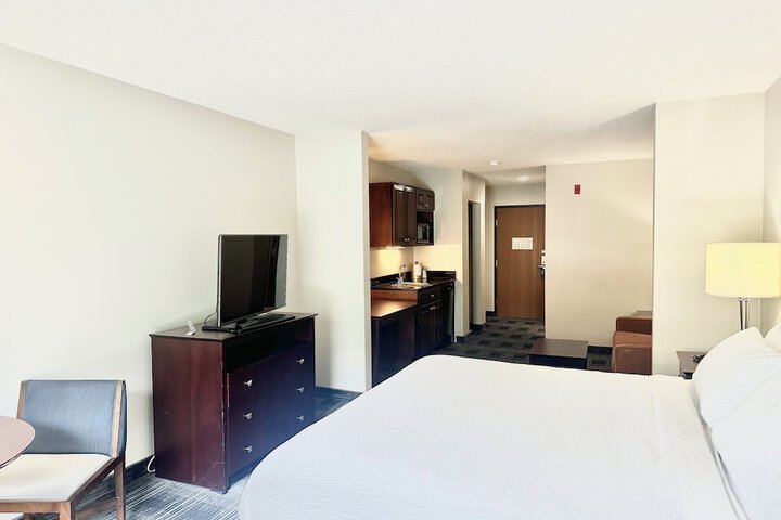 Room 34 of 80