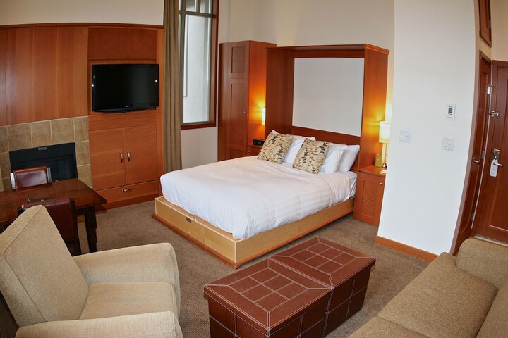Room 17 of 32