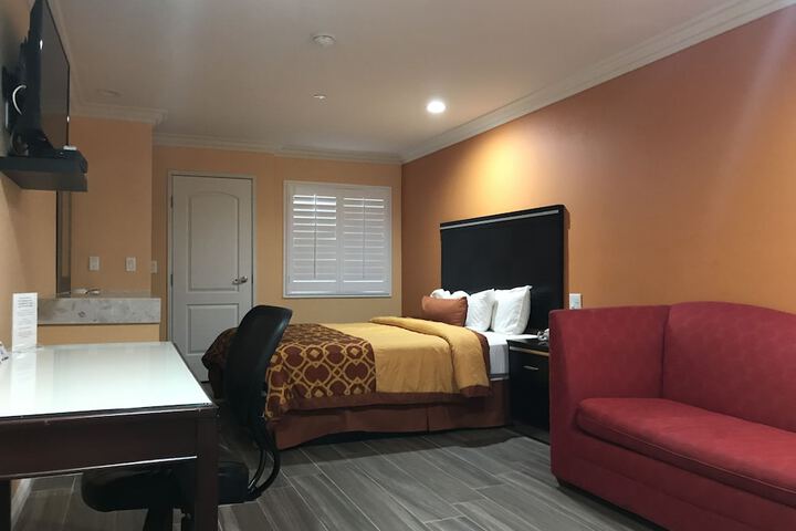 Room 4 of 19