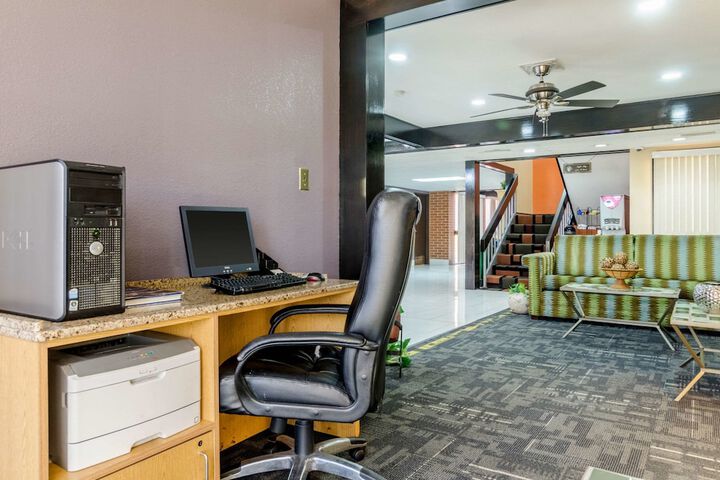 Business Center 35 of 36