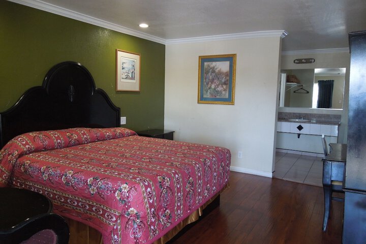Room 21 of 30