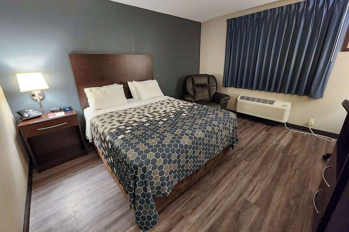 Room 13 of 32