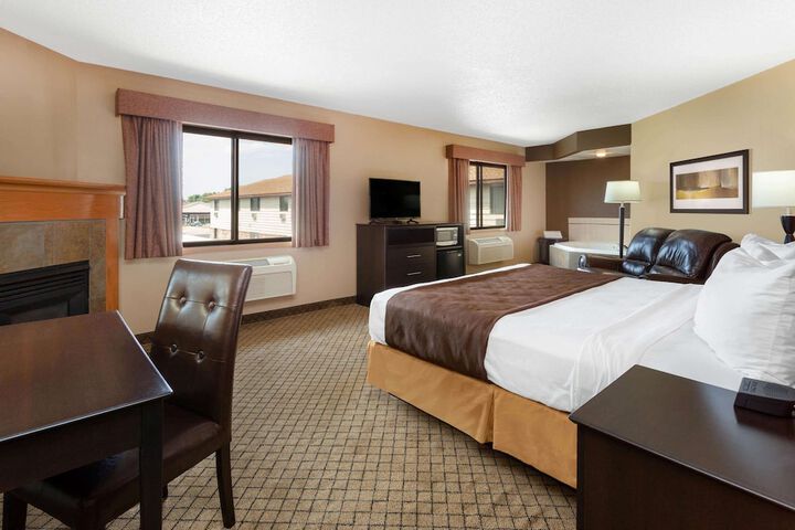 AmericInn by Wyndham Hartford WI