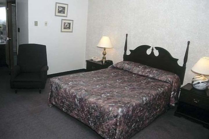Room 10 of 16
