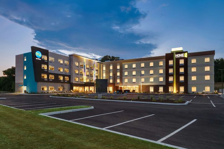 Hotel 4 of 40