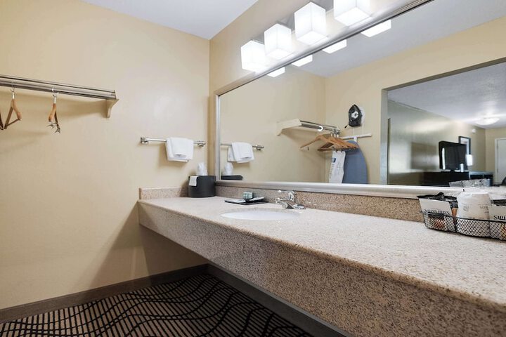 Room 7 of 31