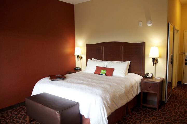 Hampton Inn & Suites Watertown