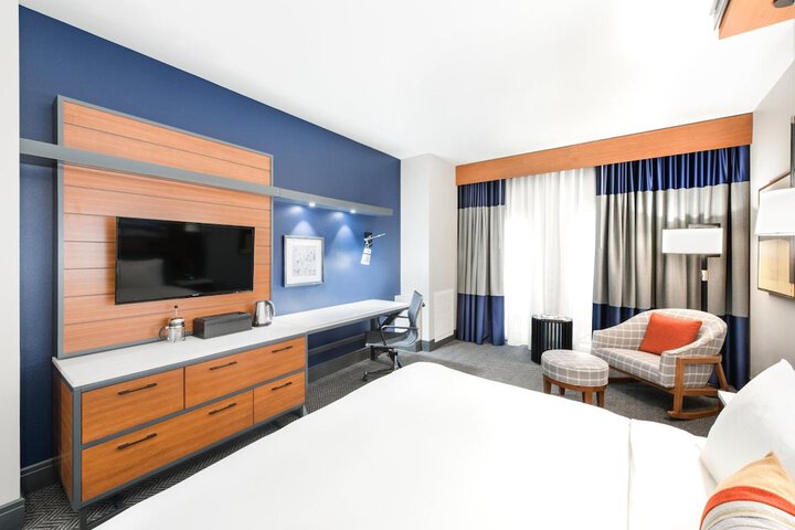 Room 13 of 38