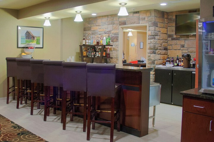 Cobblestone Inn & Suites - Winterset IA