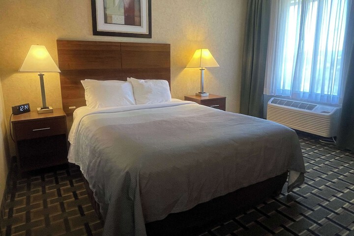 Room 17 of 33